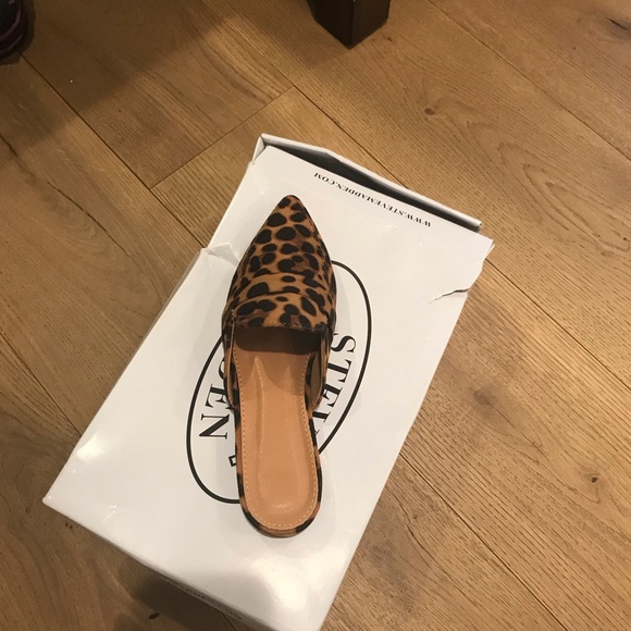 Leopard Mules fit like a size 6 - Picture 3 of 3